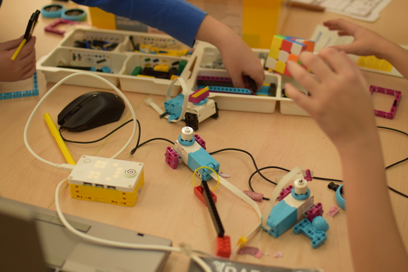 First Lego League silniki spike